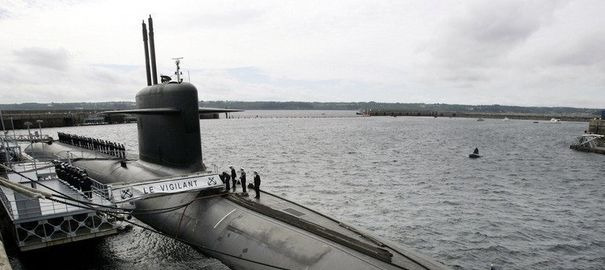 le-sous-marin-nucleaire-lanceur-d-engin-le-vigilant-sur-la-base-de-l-ile-longue-le-13-juillet-2007_2421771